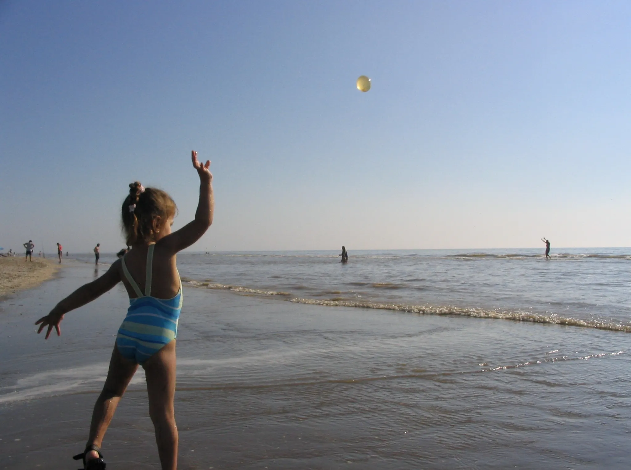 Jugando en la playa.